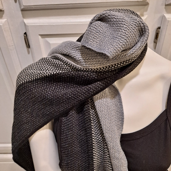 Calvin Klein Two Tone Black and Gray Ultra Soft Acrylic Knit Scarf With Fringe - Picture 5 of 6
